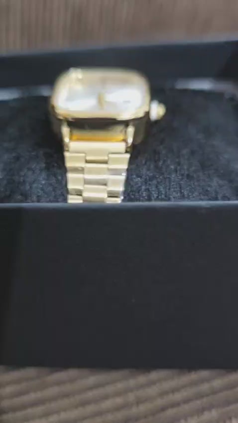 🌟 Relógio Dourado Clássico - Mostrador Prata e Formato Retangular/Tonneau