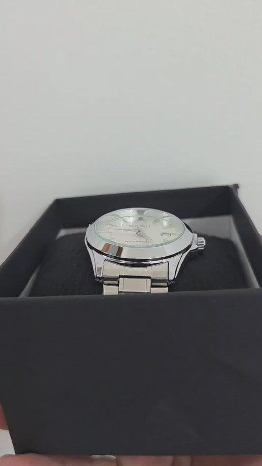 💎 Relógio Clássico Masculino Prata (Aço Inoxidável) - Mostrador Claro e Data