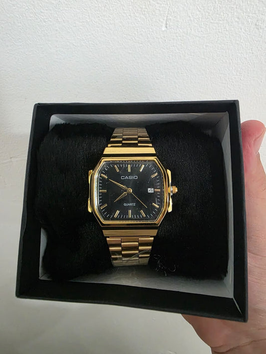 Relógio Masculino Dourado Quadrado (Retangular) - Mostrador Preto e Data