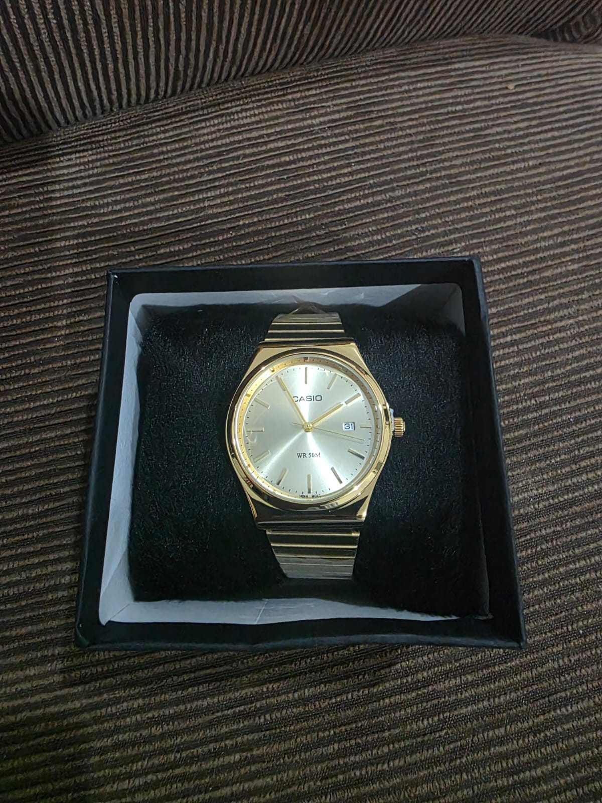 🌟 Relógio Clássico Dourado - Elegância Redonda com Toque Executivo