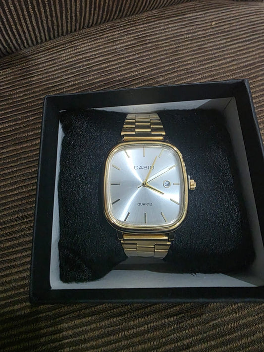 💛 Relógio Clássico Dourado - Mostrador Prata e Design Vintage